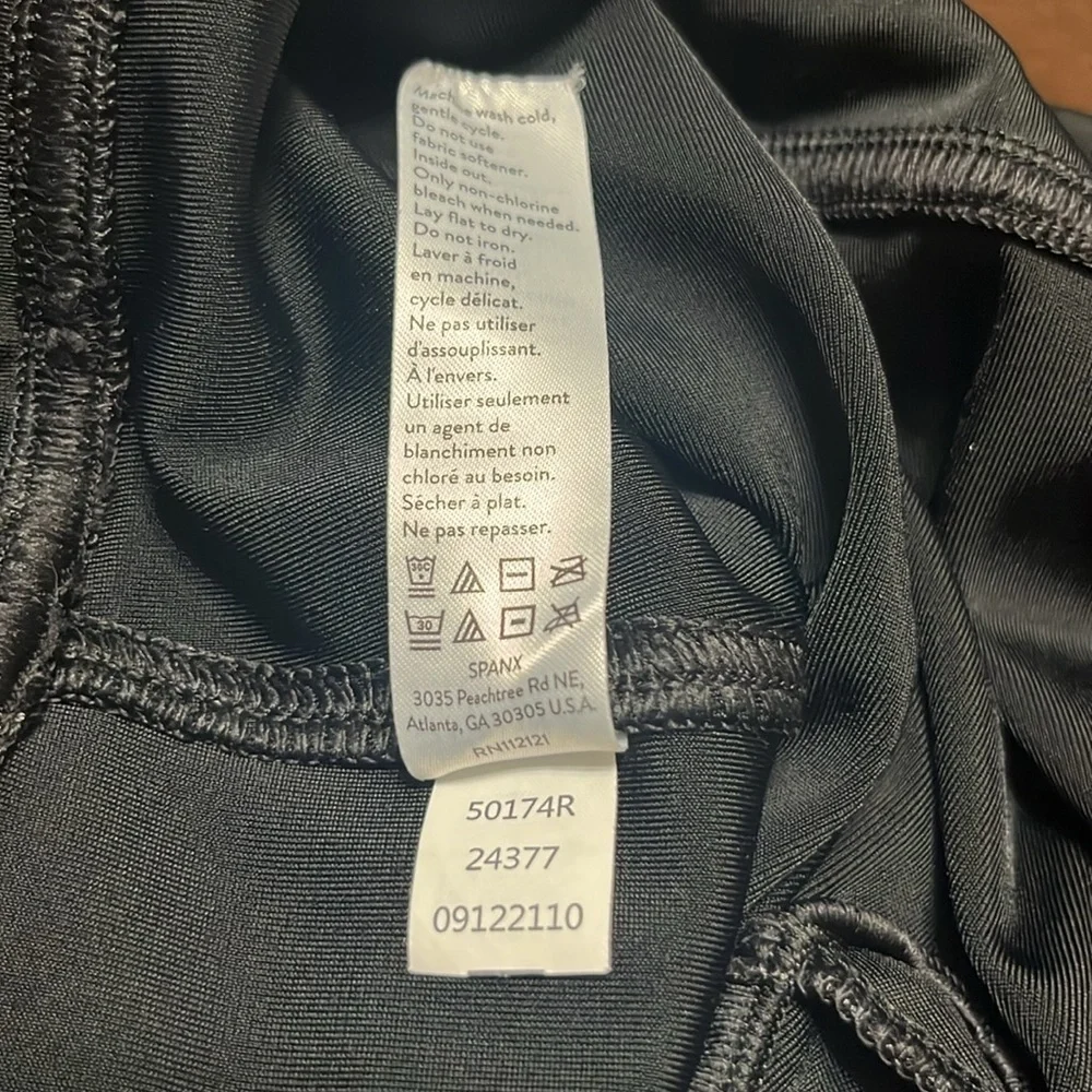 Spanx faux leather Moto bike short - Picture 9 of 10